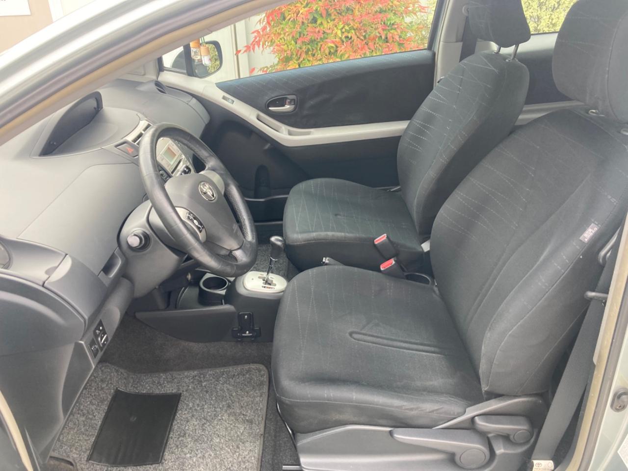 TOYOTA YARIS CAMBIO AUTOMATICO (DA VETRINA)