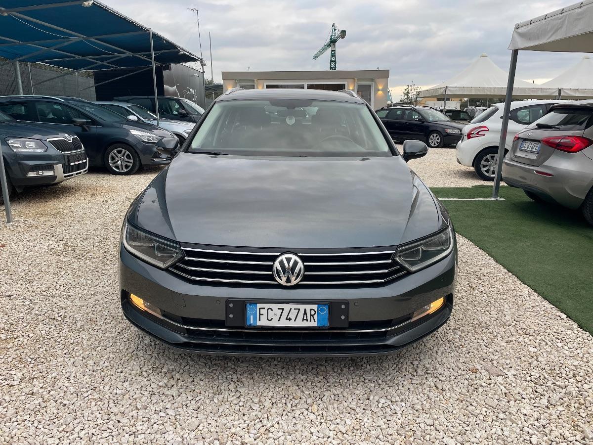 VOLKSWAGEN - Passat - 1.6 TDI DSG Comfortline BMT