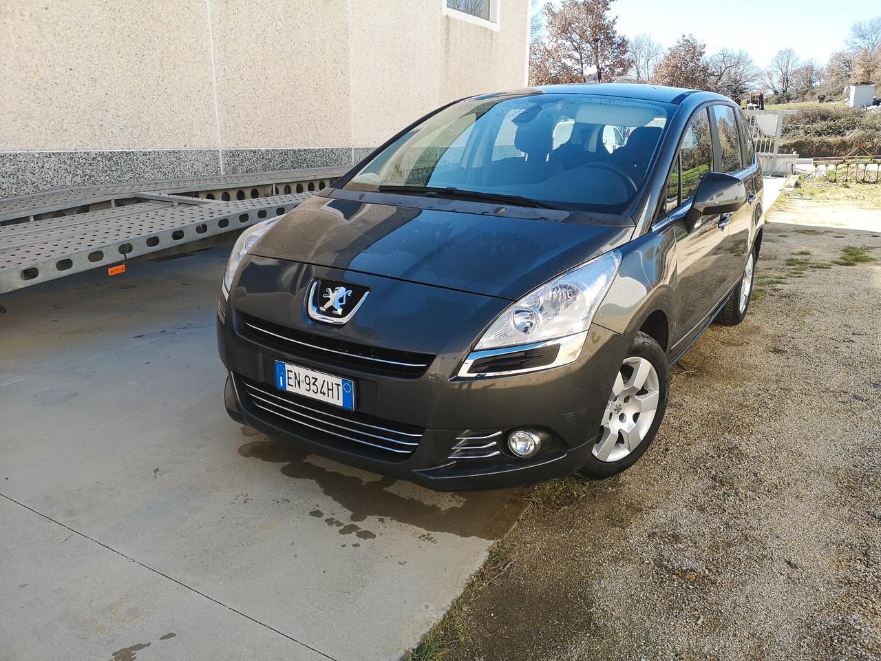 Peugeot 5008 1.6 HDi 115CV Allure