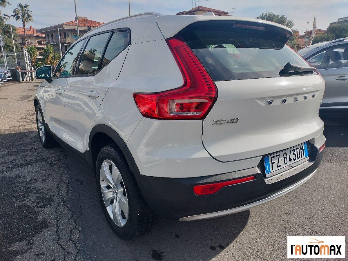 VOLVO - XC40 - 2.0 D3 Momentum - Autocarro 5 Posti
