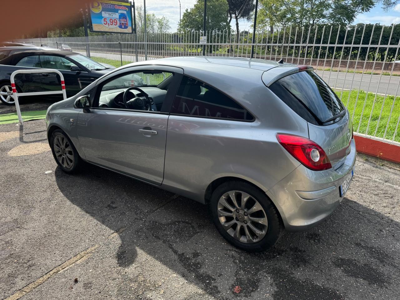 Opel Corsa 1.2 BENZINA - POCHI KM - 2010