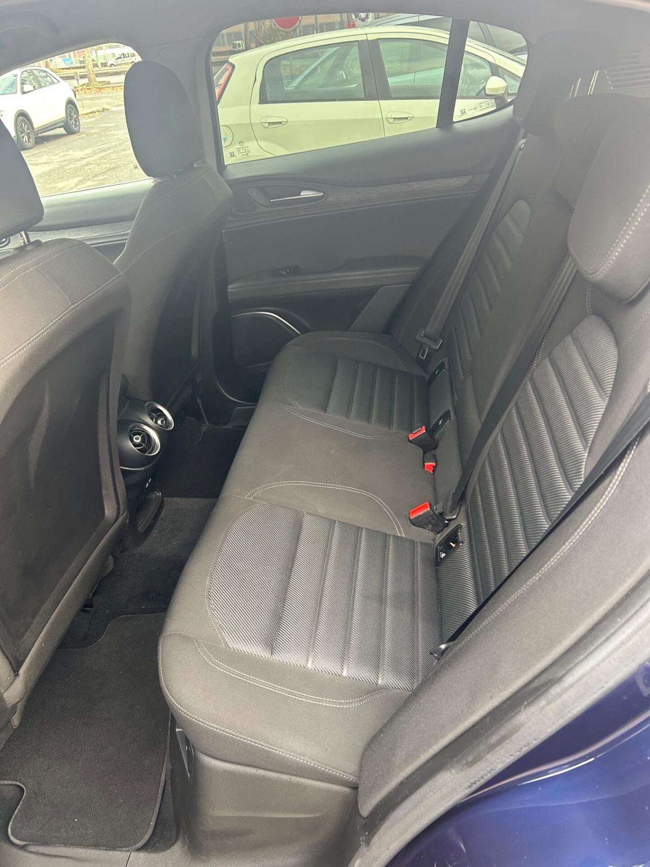 Alfa Romeo Stelvio 2.2 Turbodiesel 160 CV AT8 RWD Business