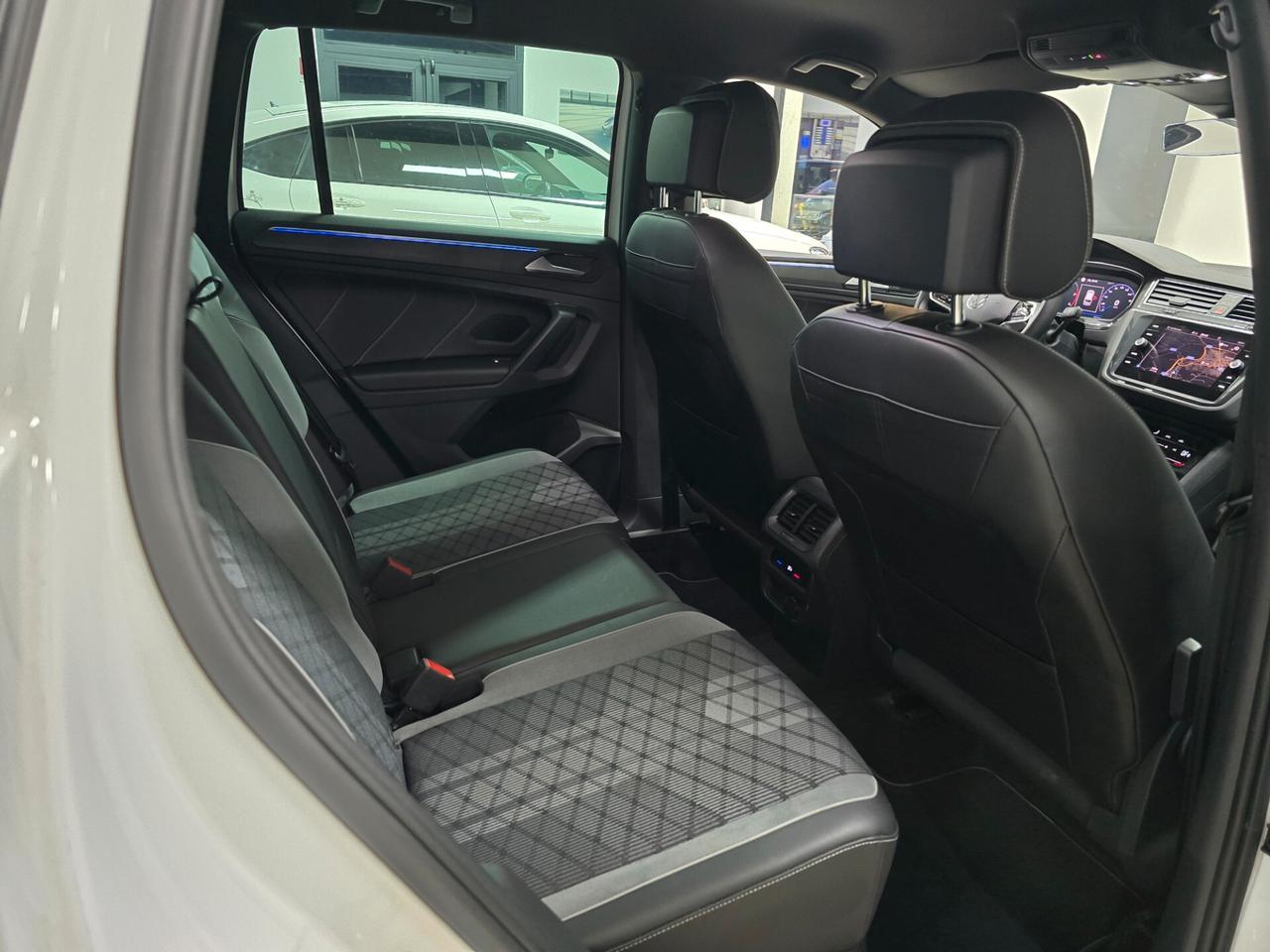 Volkswagen Tiguan 2.0 TDI 150 CV SCR DSG R-Line (Camera 360)