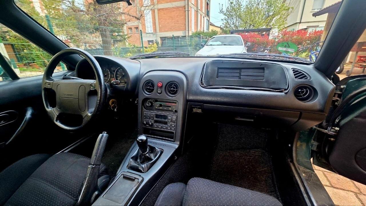 Mazda MX-5 1.8i 16V cat