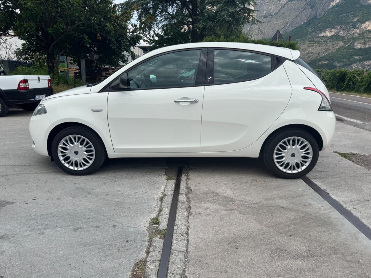 Lancia Ypsilon 1.3 MJT 16V 95 CV 5 porte S&S Silver