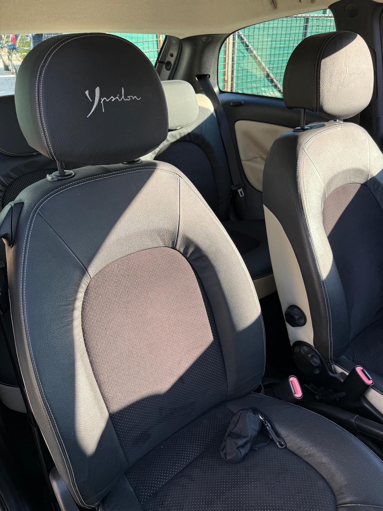 Lancia Ypsilon 1.4 Argento Ecochic GPL