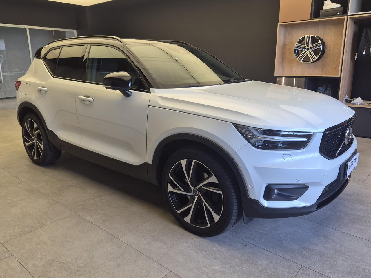 VOLVO XC40 - XC40 2.0 d4 R-design awd geartronic