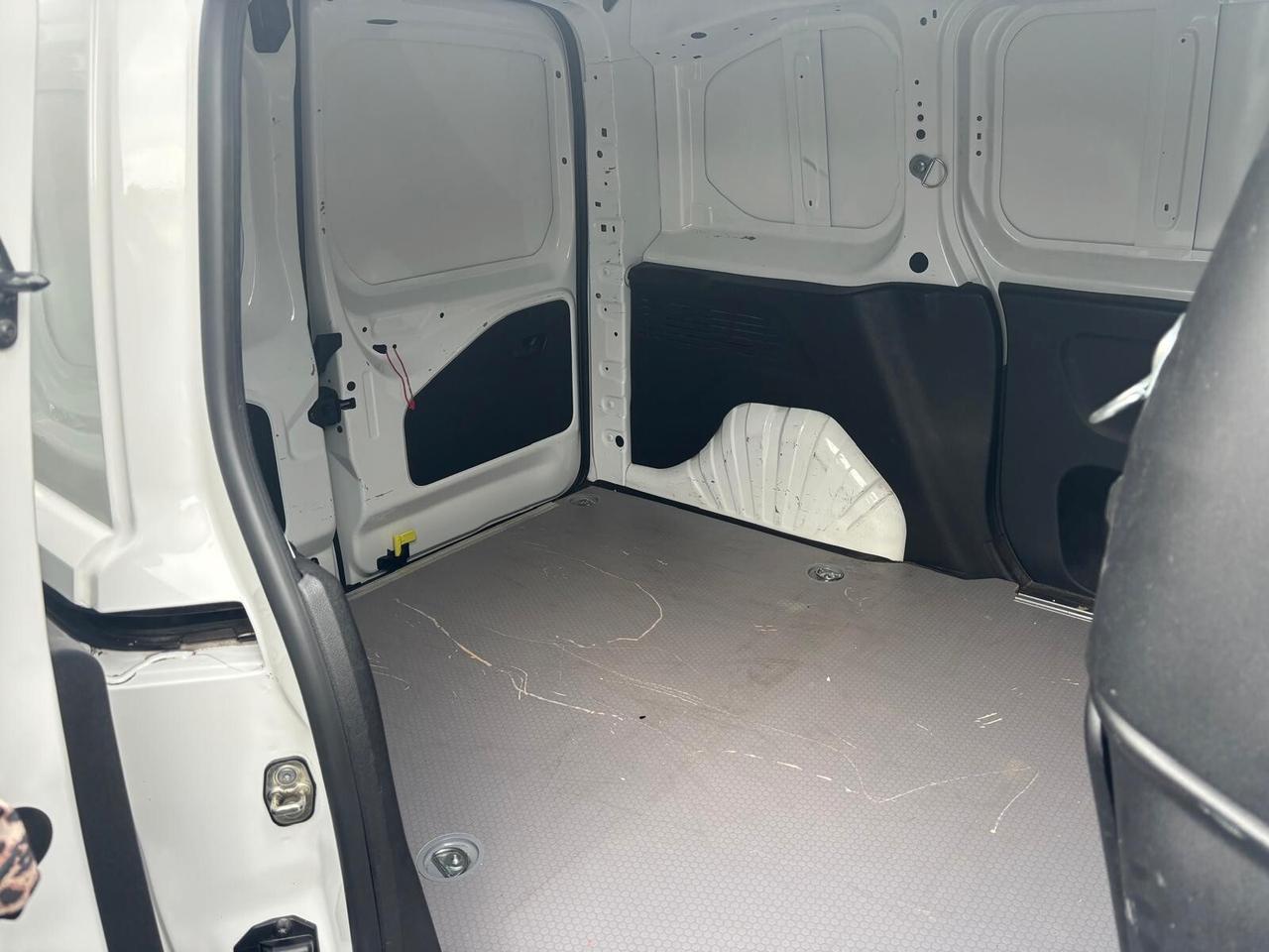 Peugeot Partner 1.5 102 cv anno 2021 con 92000 km