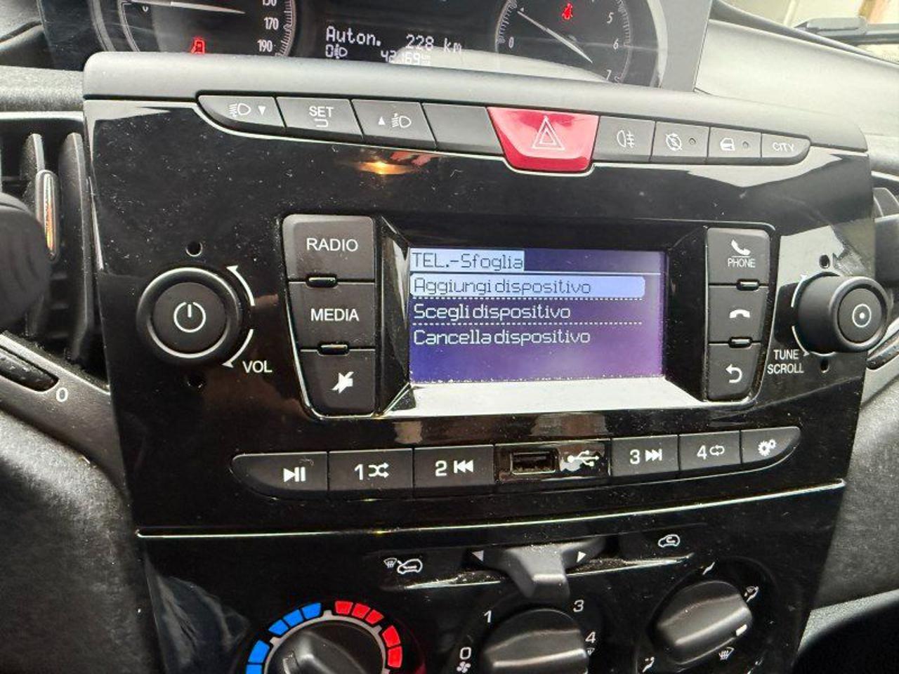 Lancia Ypsilon 1.0 FireFly 5 porte S&S Hybrid Ecochic Silver