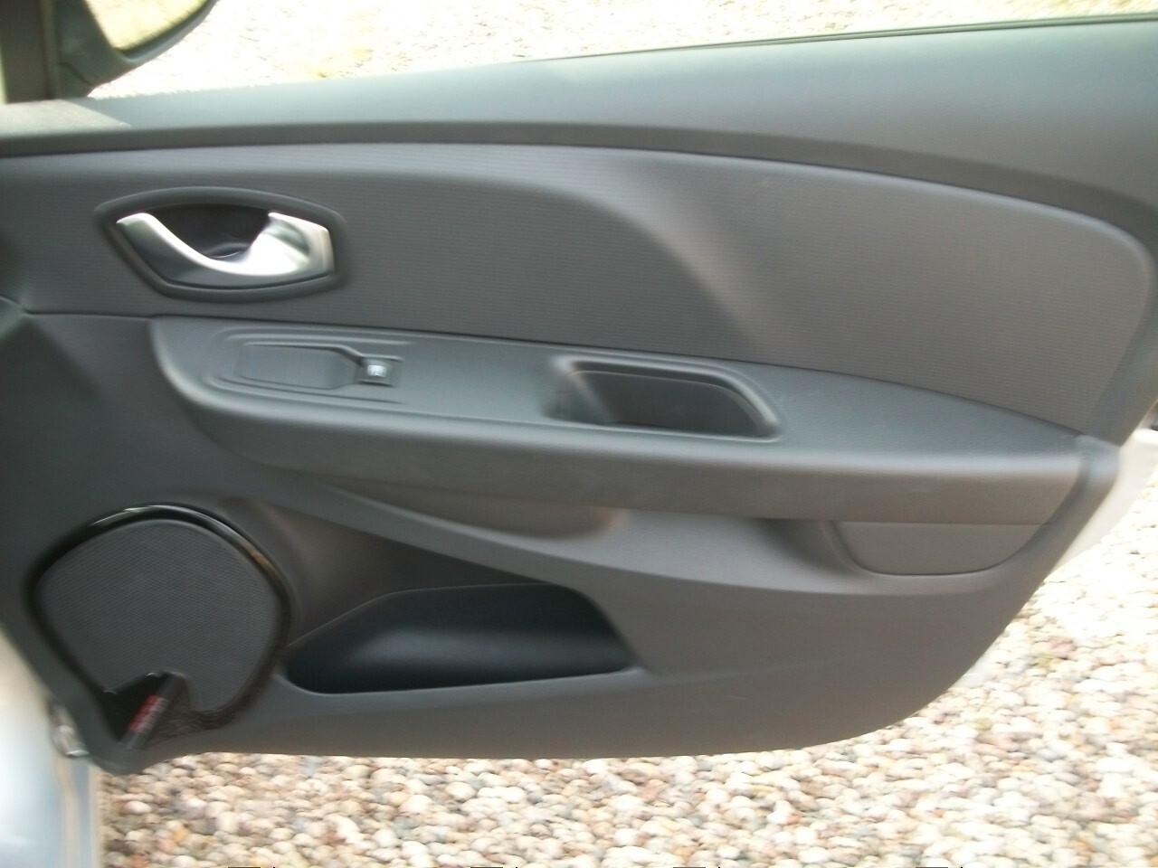 Renault Clio dCi 8V 90 CV EDC 5 porte Business CC 1461 kw 66 SI NUOVI PATENTATI GARANZIA UN ANNO