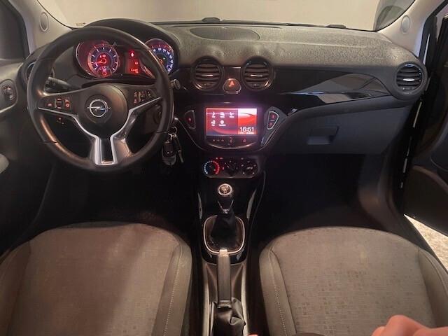 Opel Adam 1.2 70 CV Slam