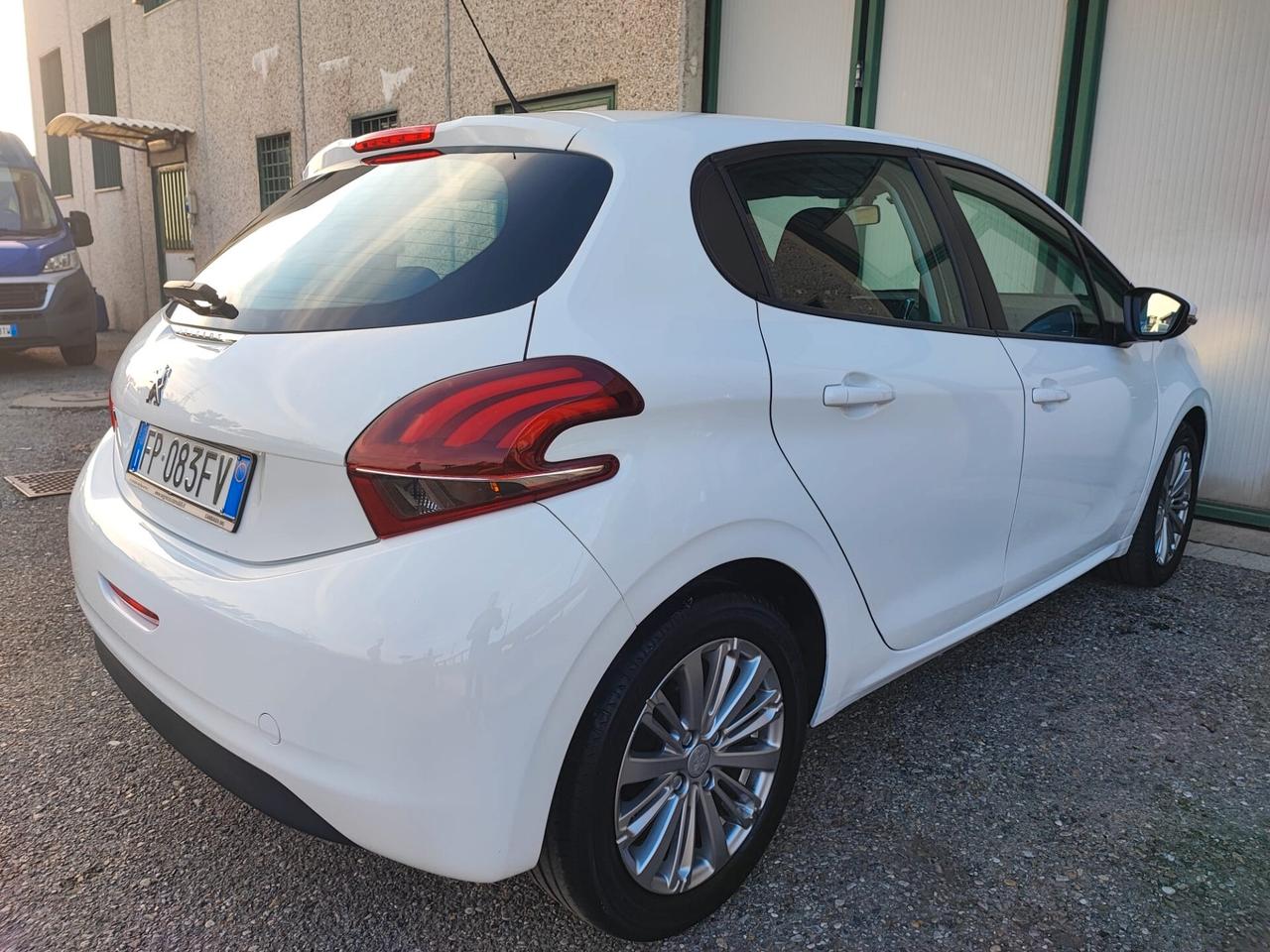 Peugeot 208 1.2 BENZINA NEOPATENTATI 2018 UNIPRO