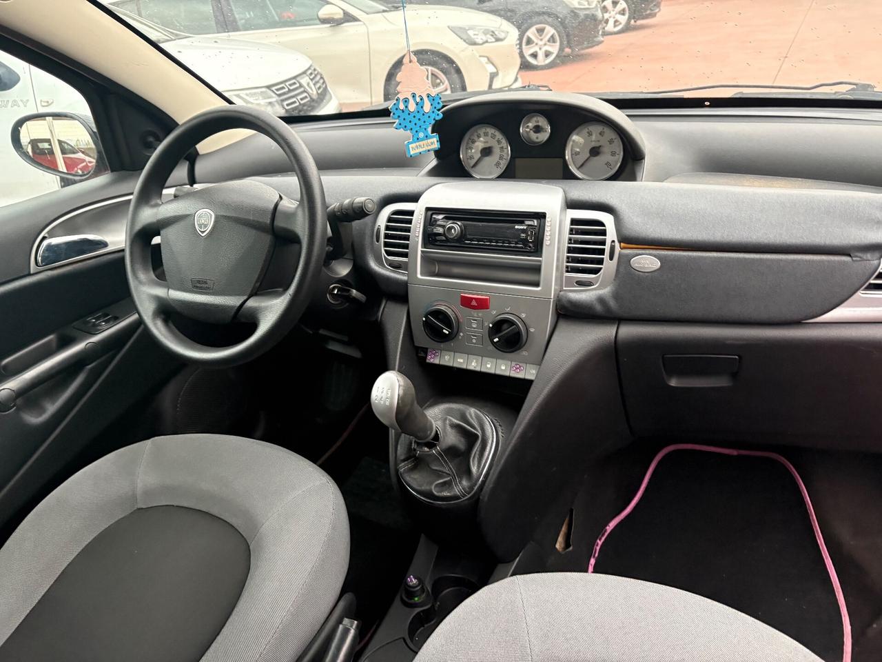 Lancia Ypsilon 1.3 MJT 75 CV Argento