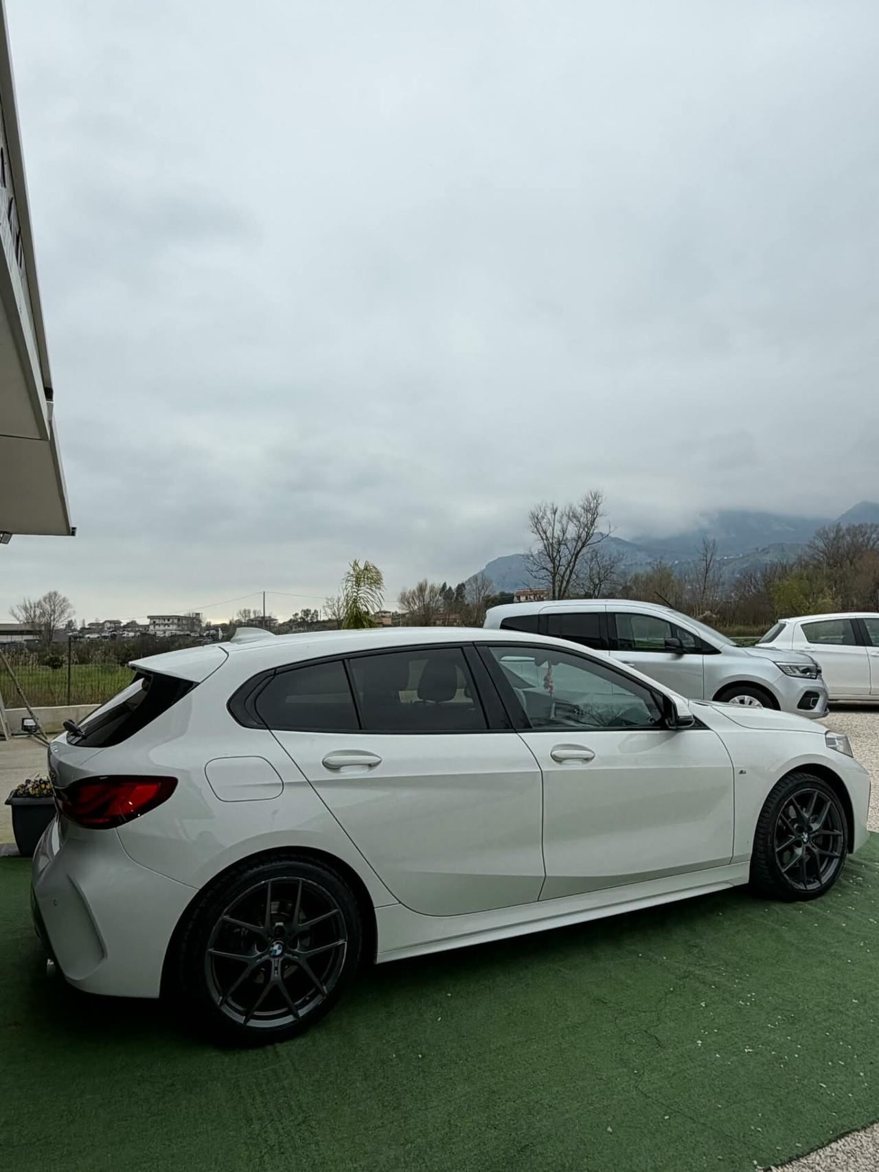 Bmw 118 118d 5p. Msport