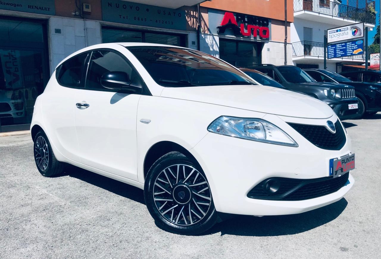 Lancia Ypsilon 1.0 FireFly 5 porte S&S Hybrid Ecochic Gold