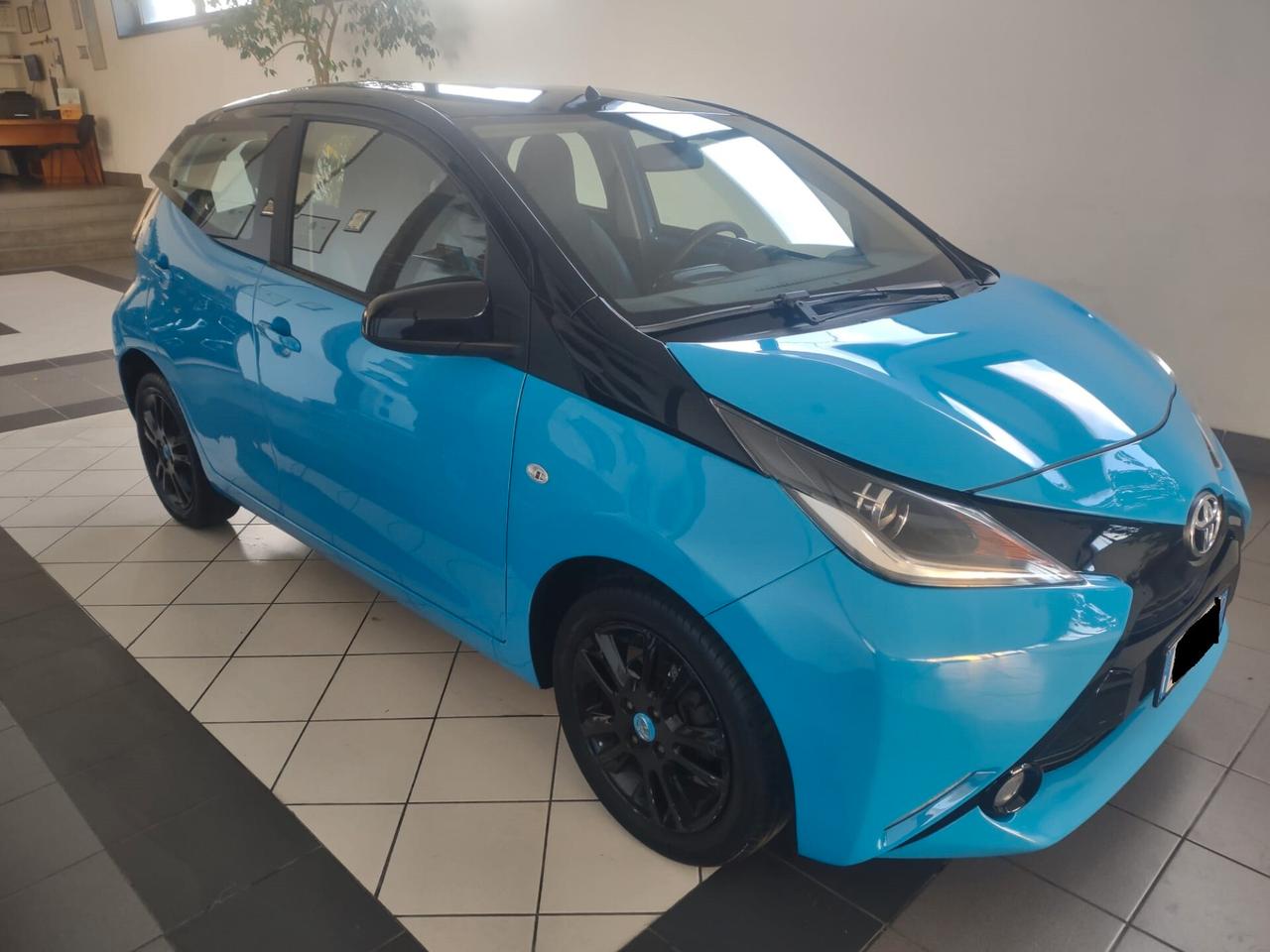 Toyota Aygo 1.0 VVT-i 69 CV 5 porte x-cite neopatentati