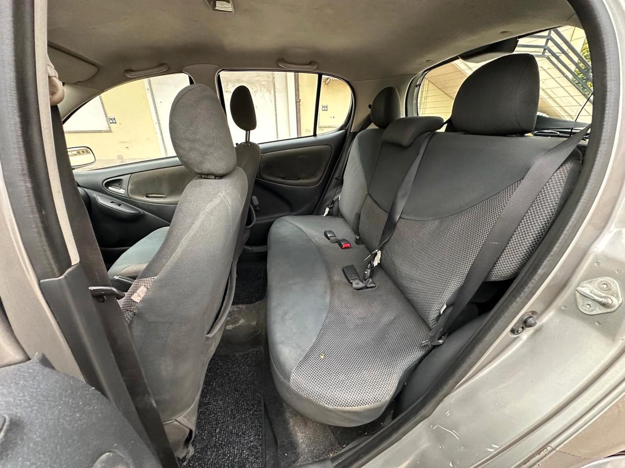 Toyota Yaris 1.3i 16V cat 5 porte Sol