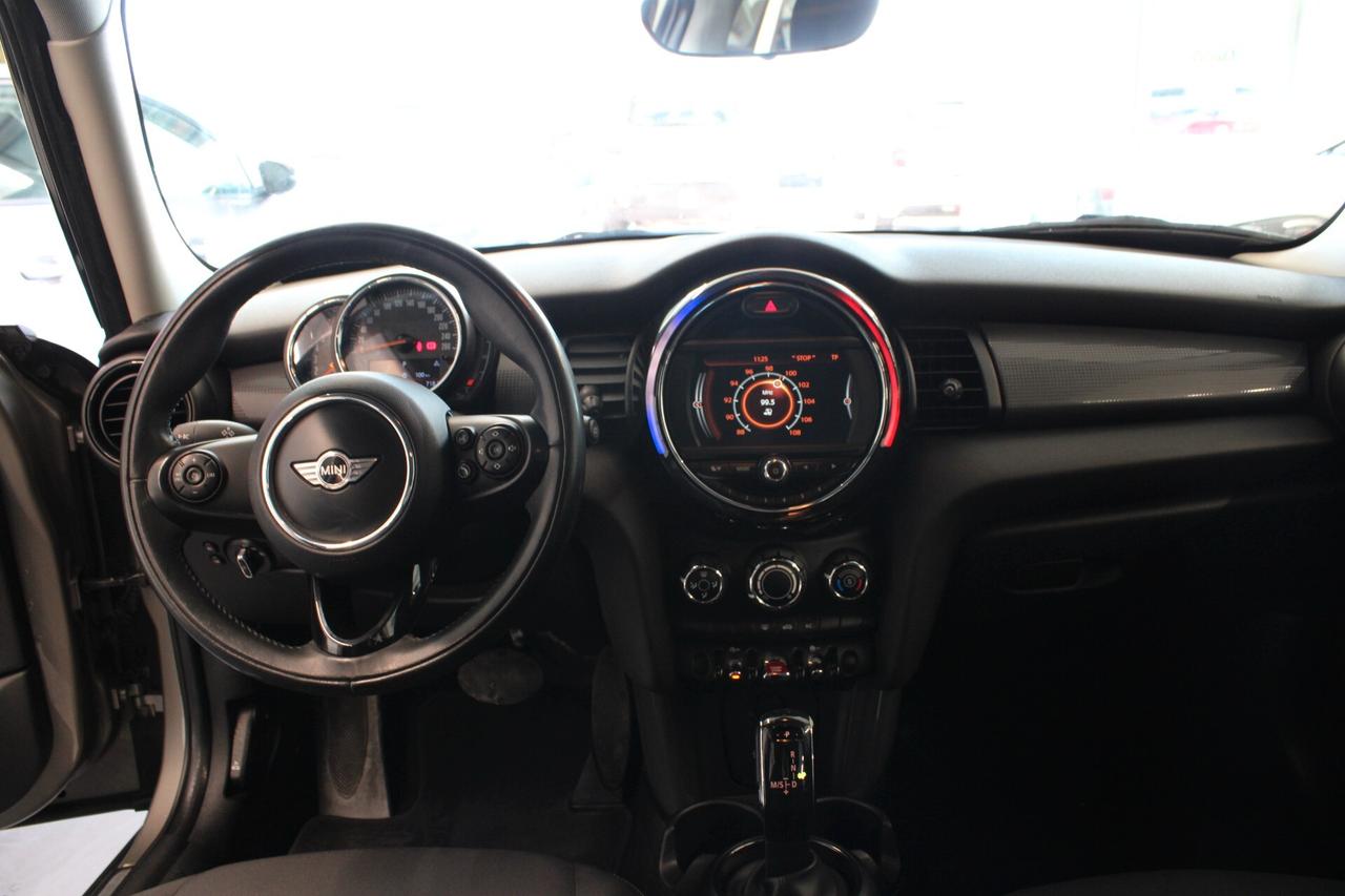 Mini Cooper D IV F55 2018 5p 1.5 Business auto