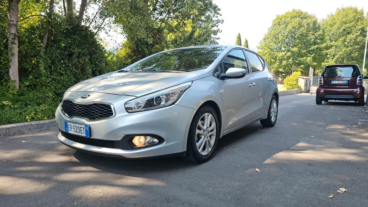 Kia Ceed cee'd 1.4 CRDi 5 porte Cool --OK NEOPATENTATI--