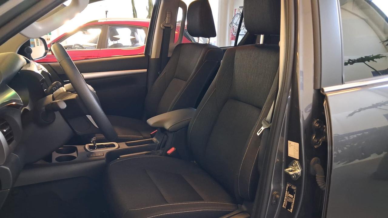 Toyota Hilux 2.4 D-4D A/T 4WD 4 porte Double Cab Lounge Iva esclusa
