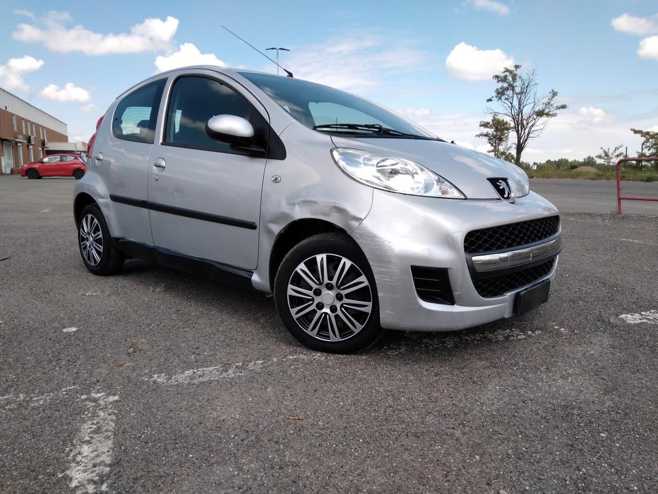 Peugeot 107 1.0 68CV 5p. Sweet Years xneopatentati