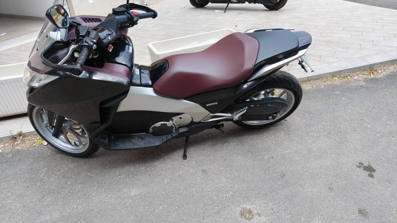 Honda Integra - 9000 KM.
