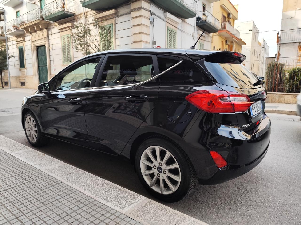 Ford Fiesta 1.1 BENZ/GPL 75CV TITANIUM PERFETTA