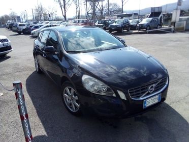 VOLVO V60 (2010-2018) V60 D3 Momentum