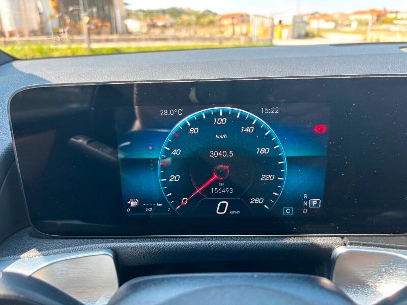MERCEDES GLB (X247) GLB 200 d Automati...