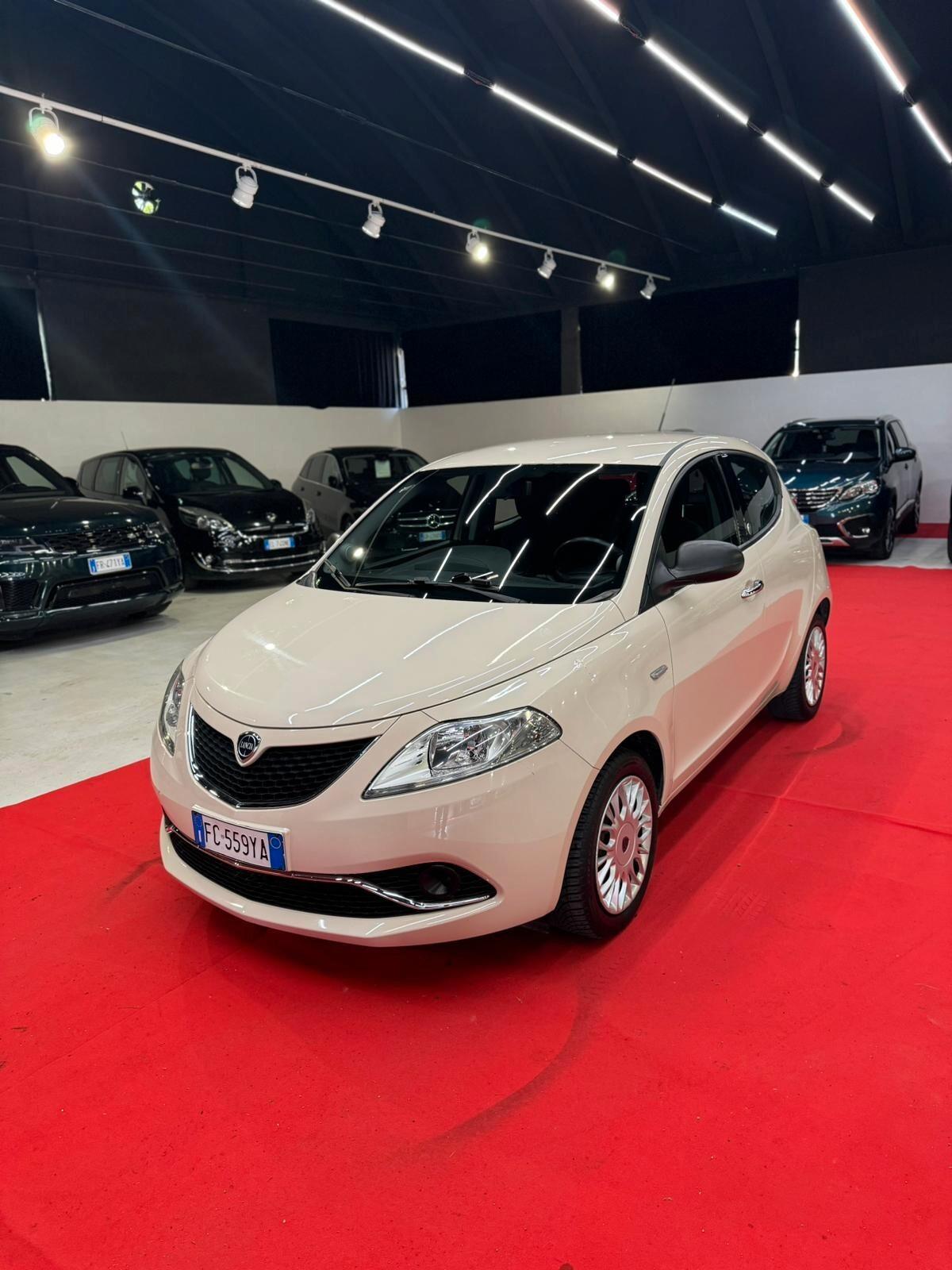 LANCIA YPSILON NEOPATENTATI