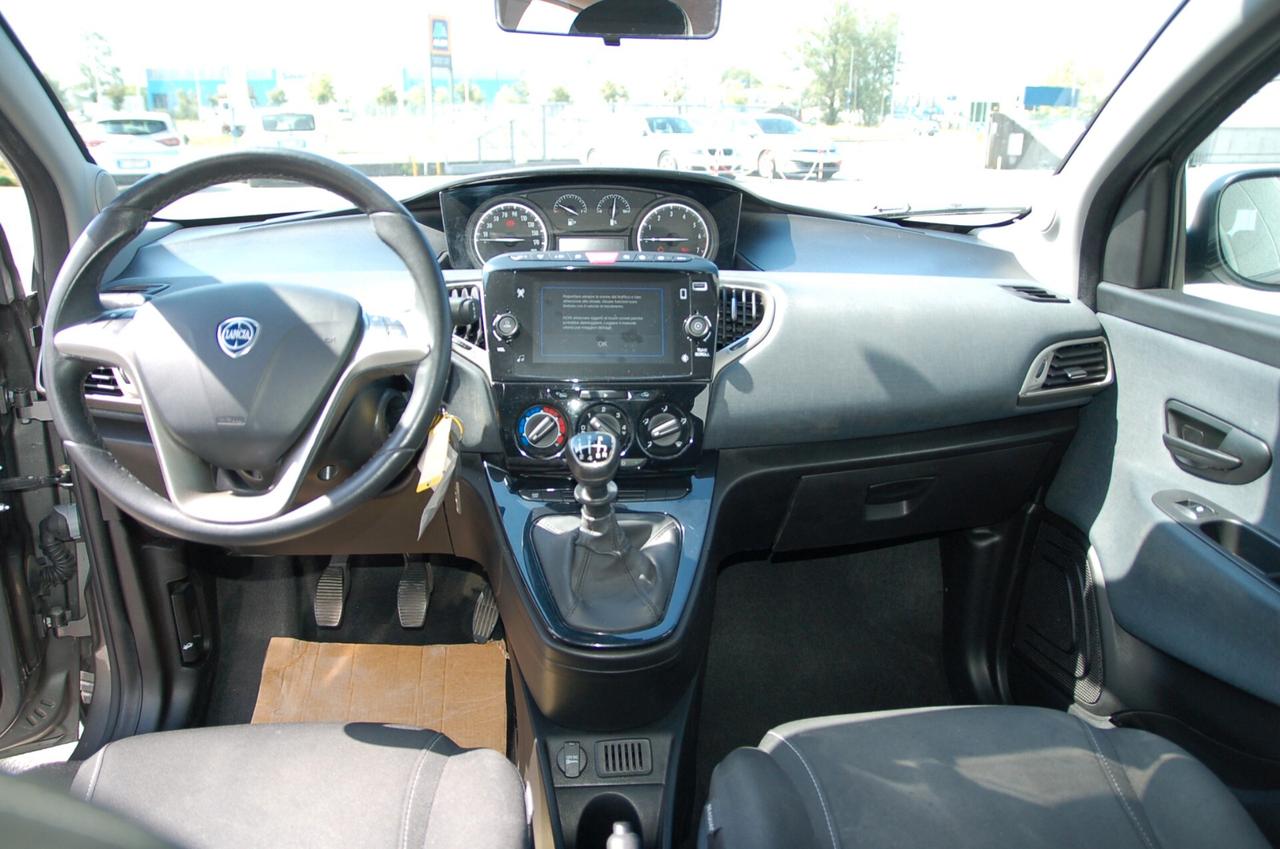 Lancia Ypsilon 1.0 FireFly 5 porte S&S Hybrid Gold Plus