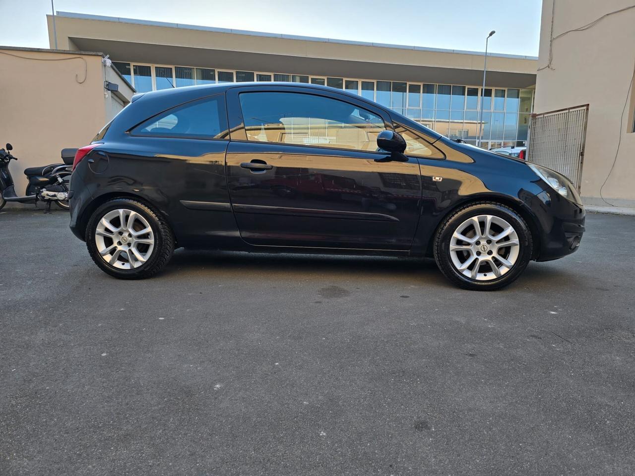 Opel corsa 1.2 benz perfetta neopatentati possibilita 12 mesi garanzia