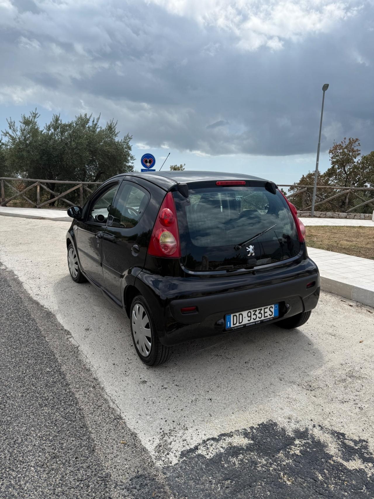Peugeot 107 1.0 68CV 5p. Sweet Years ok neop.