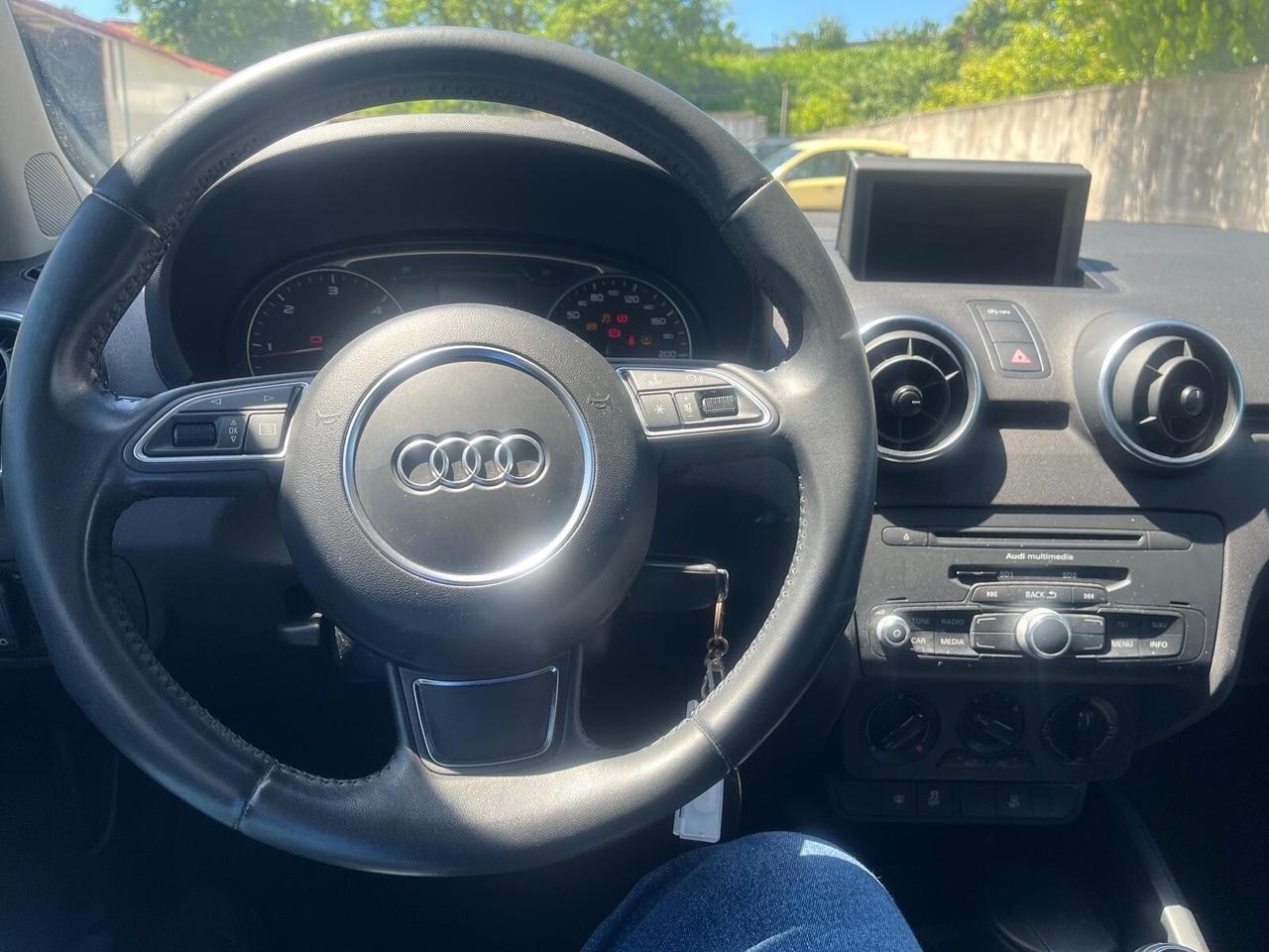Audi A1 5P-1.6 tdi/90cv-full-2014