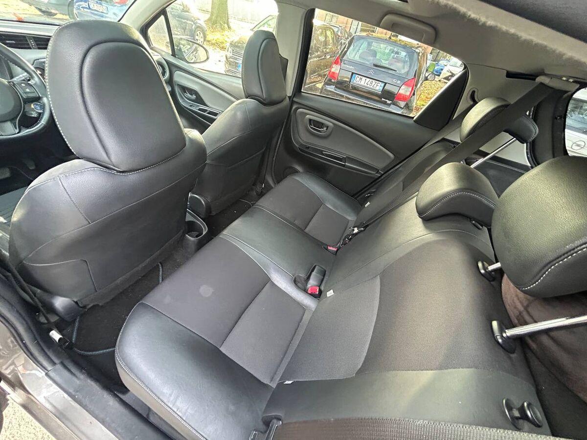 Toyota Yaris 1.5h Trend Red Edition 5p