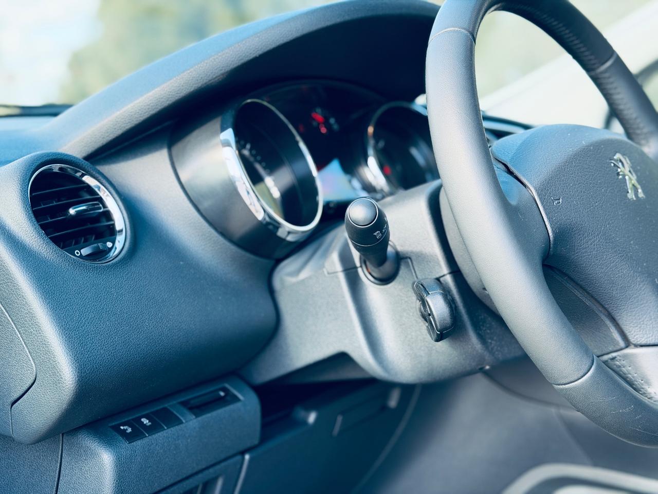 Peugeot 3008 1.6 HDi 115CV Business