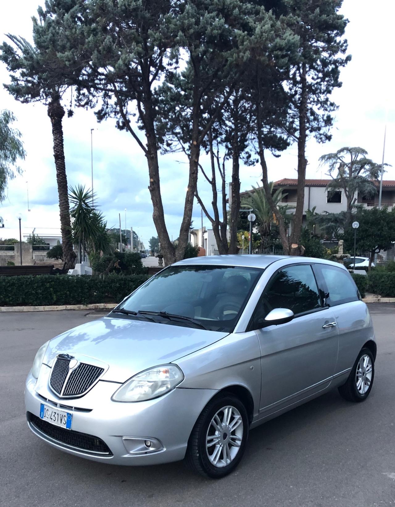 LANCIA Y 1.3 DIESEL MOMO DESIGN 2008