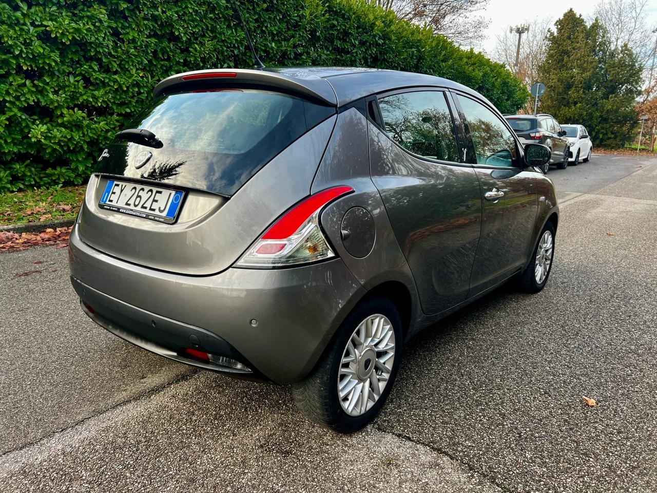 Lancia Ypsilon 1.3 MJT 16V 95 CV 5 porte S&S Silver