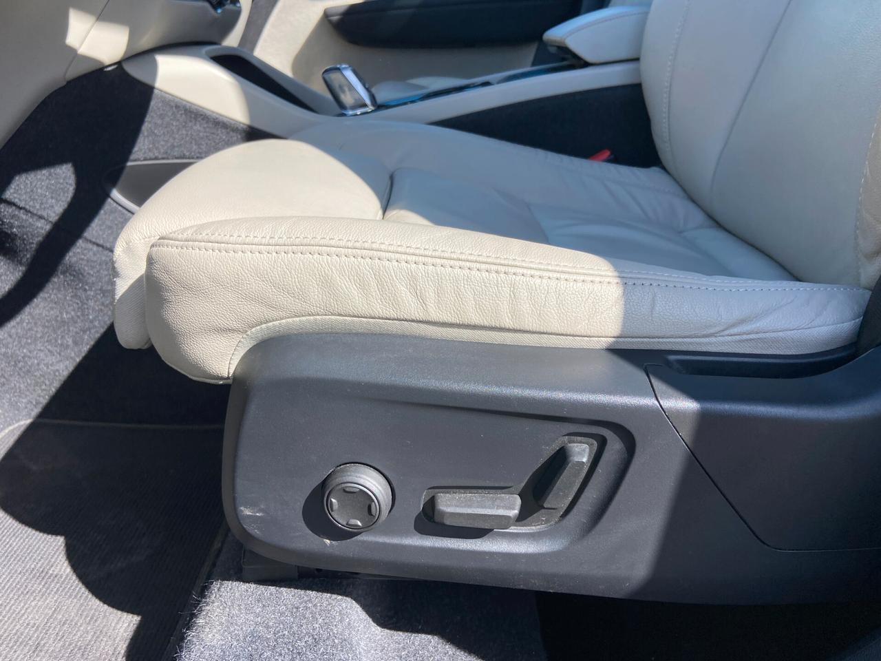 Volvo XC40 2.0 b3 Ultimate Dark Sport auto