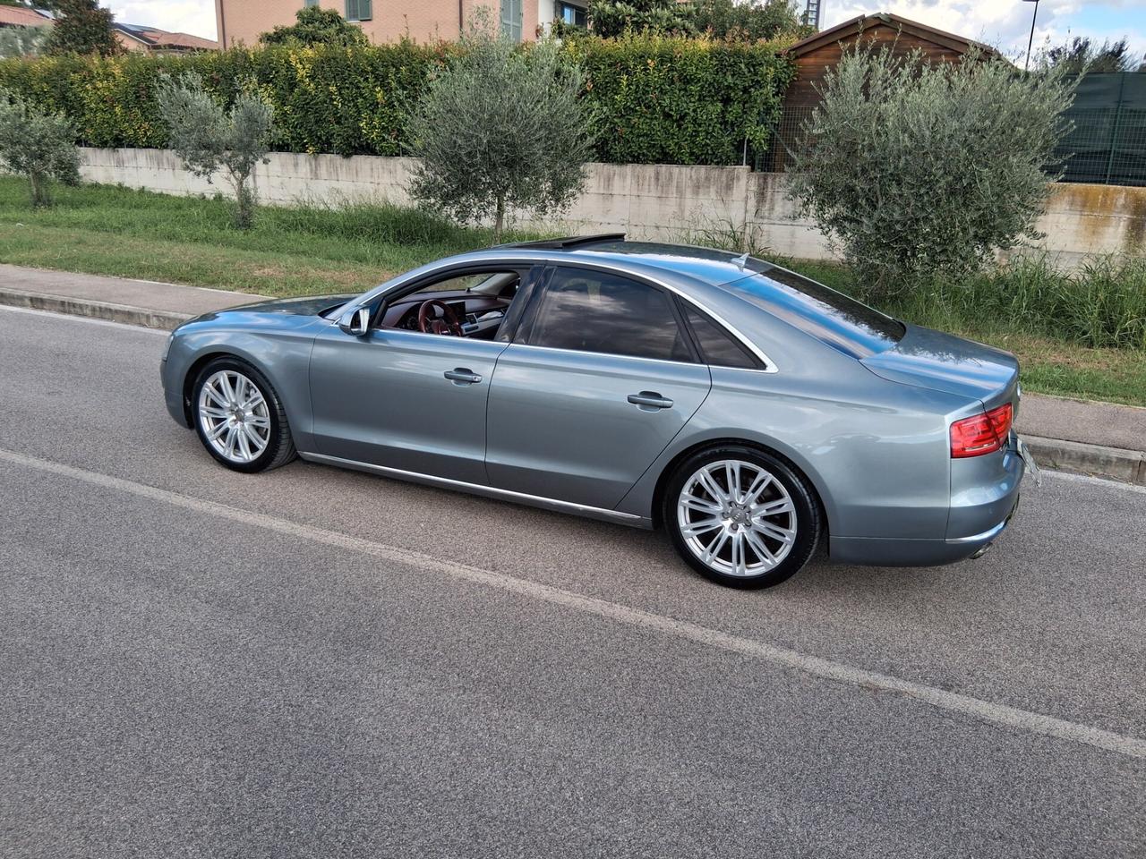 Audi A8 4.2 V8 FSI quattro tiptronic