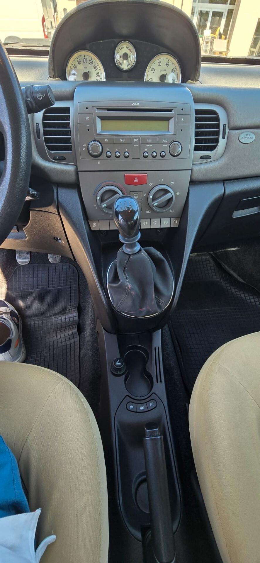 Lancia Ypsilon 1.2 16V Platino