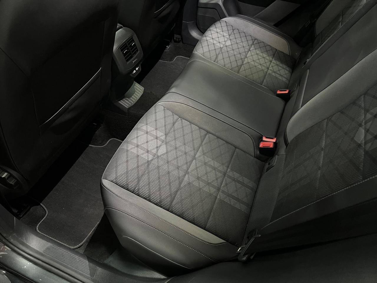 Volkswagen T-Roc 2.0 TDI SCR 150 CV DSG 4MOTION R-Line