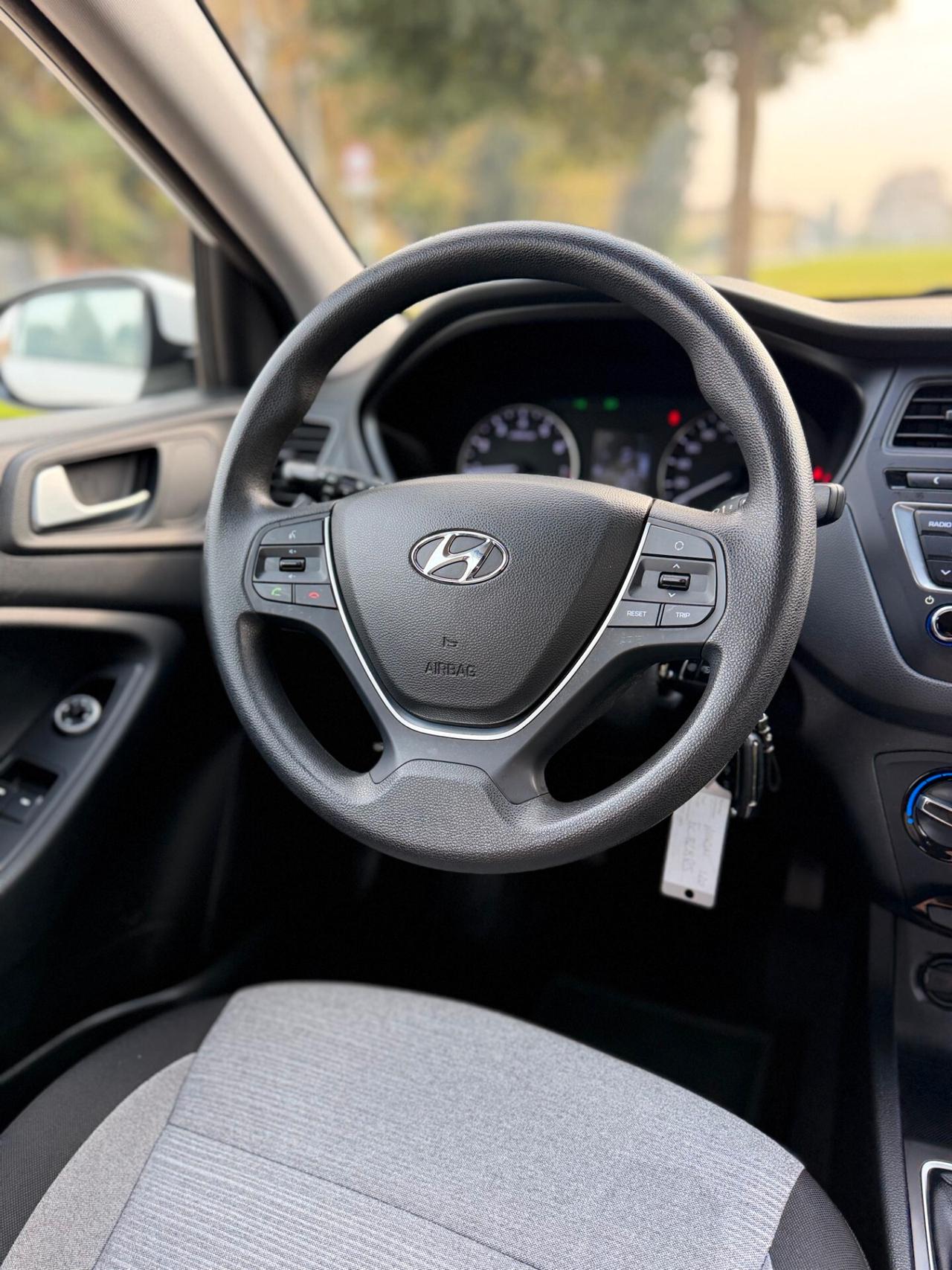 Hyundai i20 1.2 84 CV 5 porte 2016 neopatentati