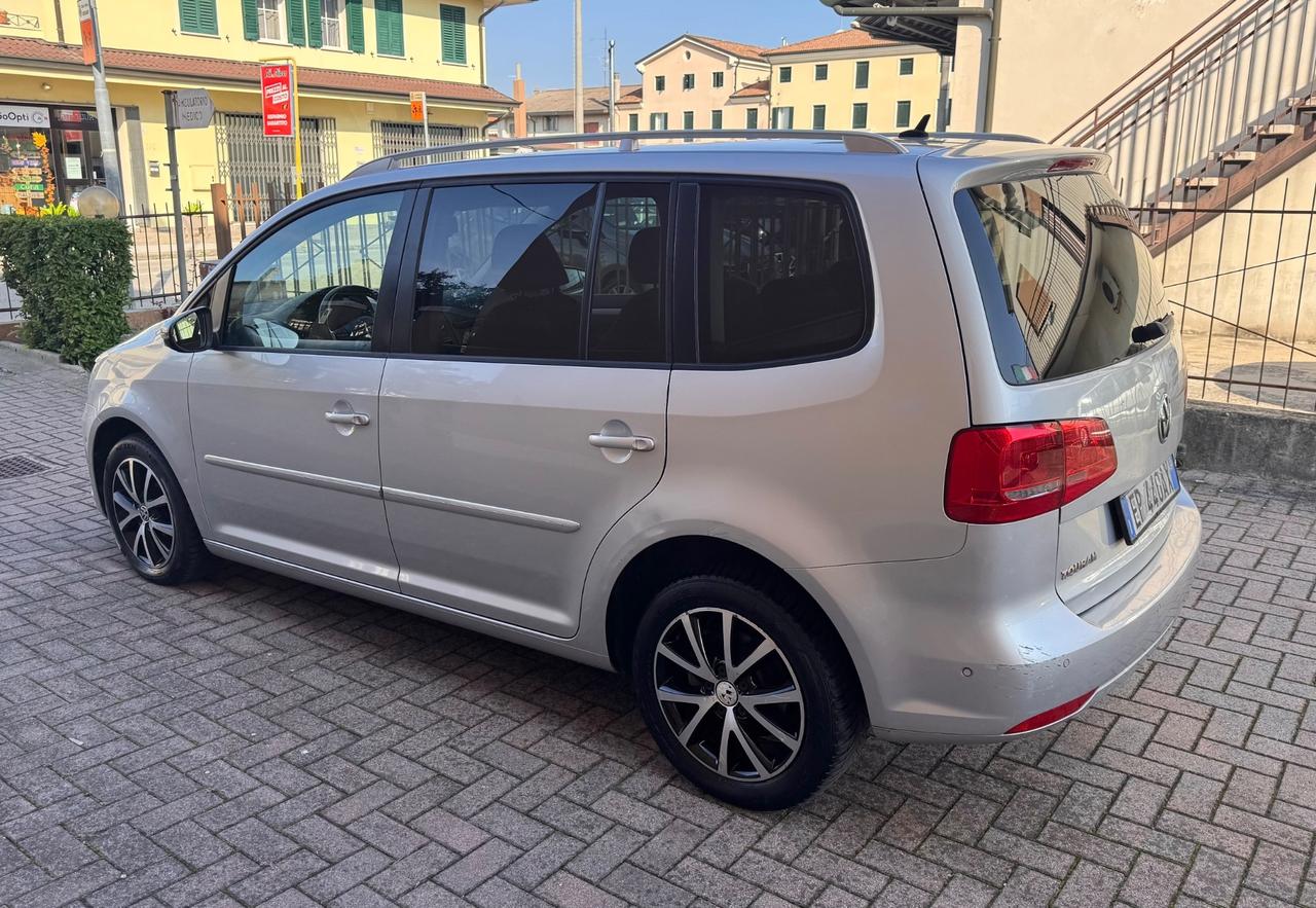 Volkswagen Touran 2.0 TDI 140 CV DSG Highline Ok Neopatentati