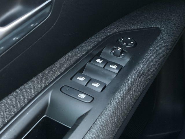 PEUGEOT 3008 1.6BlueHDi 120 EAT6 Business