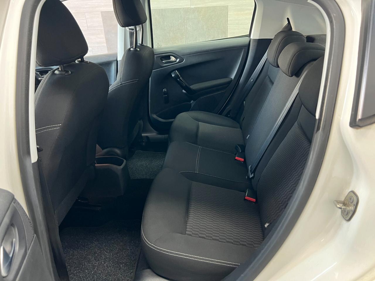Peugeot 208 PureTech 82 5 porte Allure