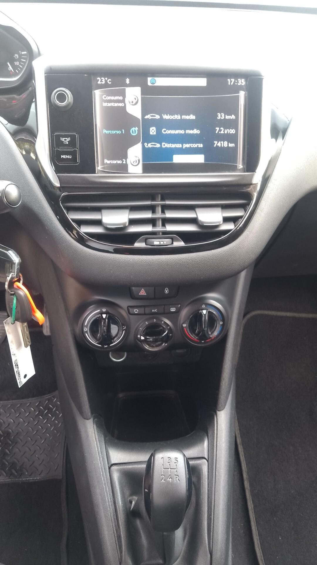 Peugeot 208 1.2 VTi 82 CV 5 P neop 108milakm 12
