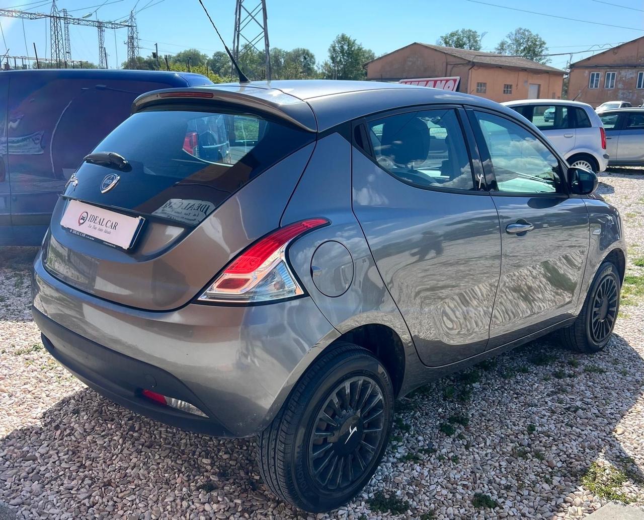 Lancia Ypsilon 0.9 TwinAir 85 CV 5 porte Metano Ecochic Elefantino