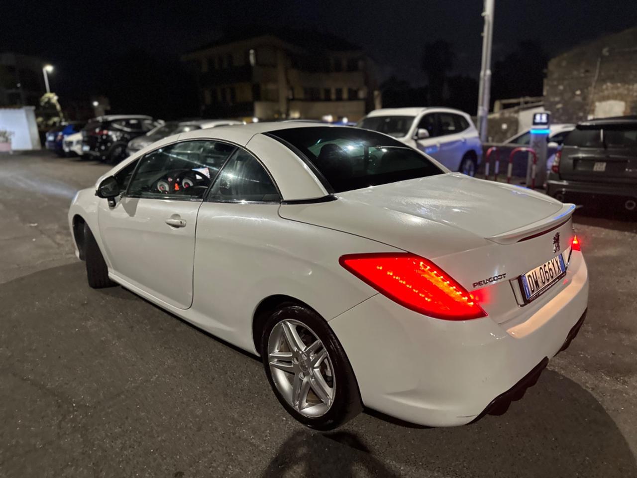 Peugeot 308 2.0 HDi 140CV CC Féline