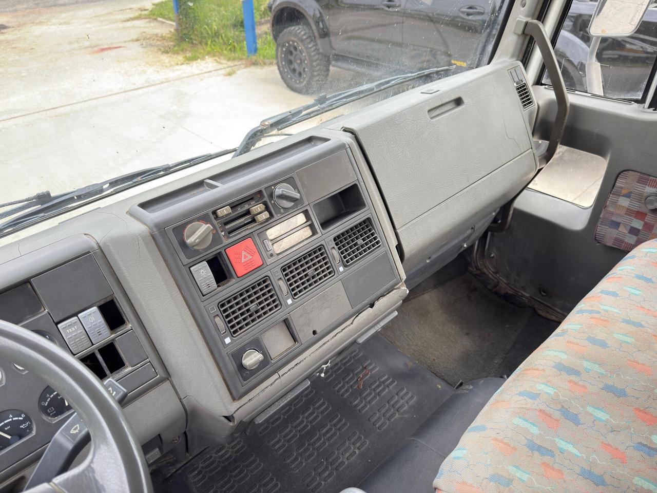 Iveco Eurocargo 100E15 ribaltabile - gru Fassi F30